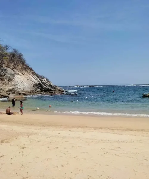 playa arrocito en oaxaca una de las más vibrantes del estado