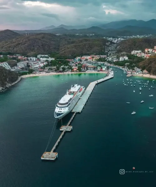 las playas con muelle para cruceros en oaxaca